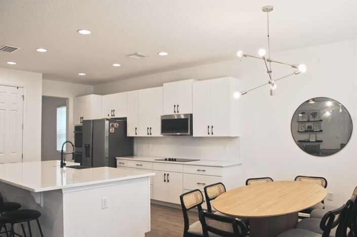 Image No.5-6 Bed Property for sale