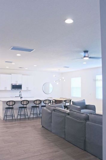 Image No.8-6 Bed Property for sale