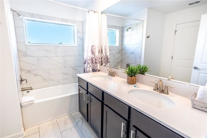 Image No.11-4 Bed Townhouse for sale