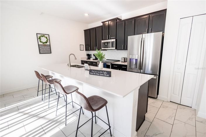 Image No.2-4 Bed Townhouse for sale