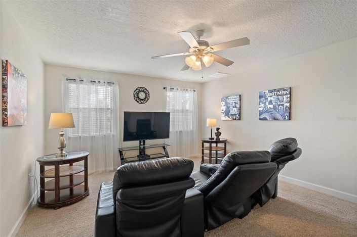 Image No.28-6 Bed Property for sale