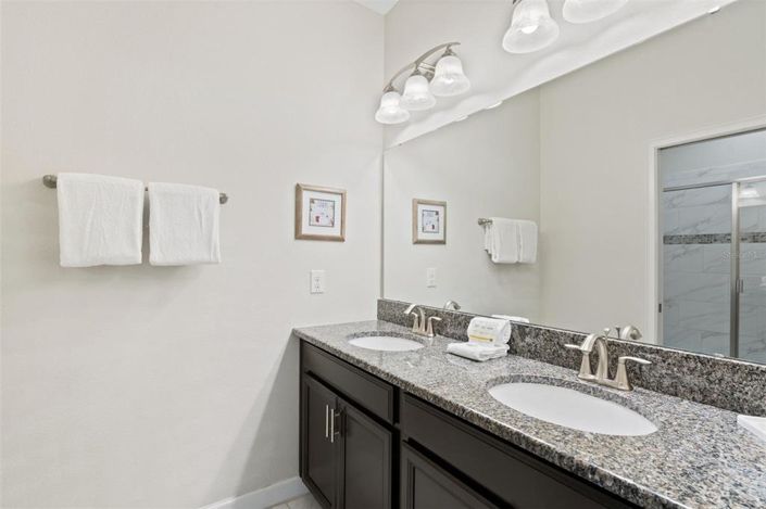 Image No.5-6 Bed Property for sale