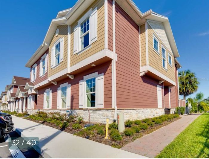 Image No.1-5 Bed Townhouse for sale