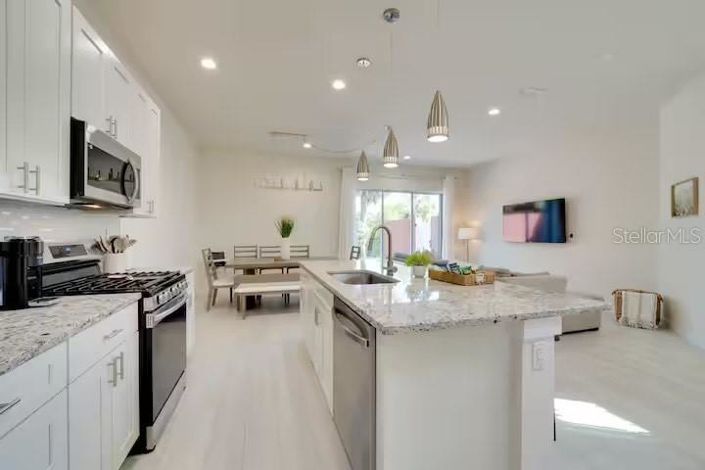 Image No.5-5 Bed Townhouse for sale