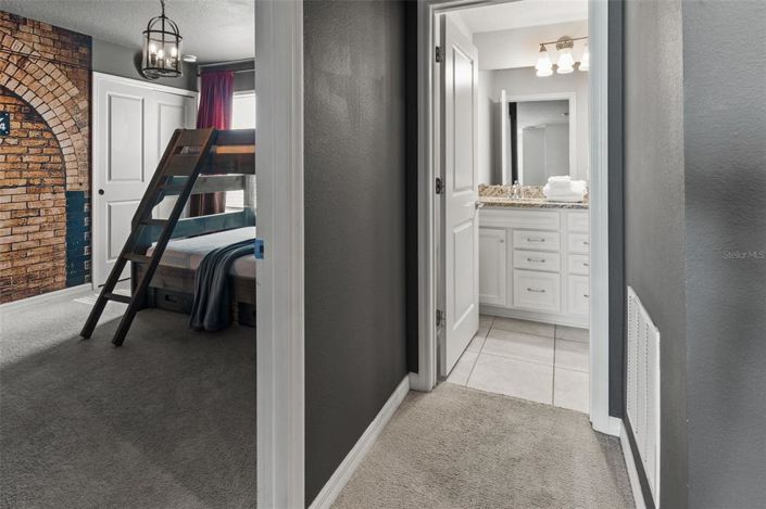 Image No.22-8 Bed Property for sale