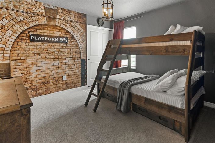 Image No.23-8 Bed Property for sale