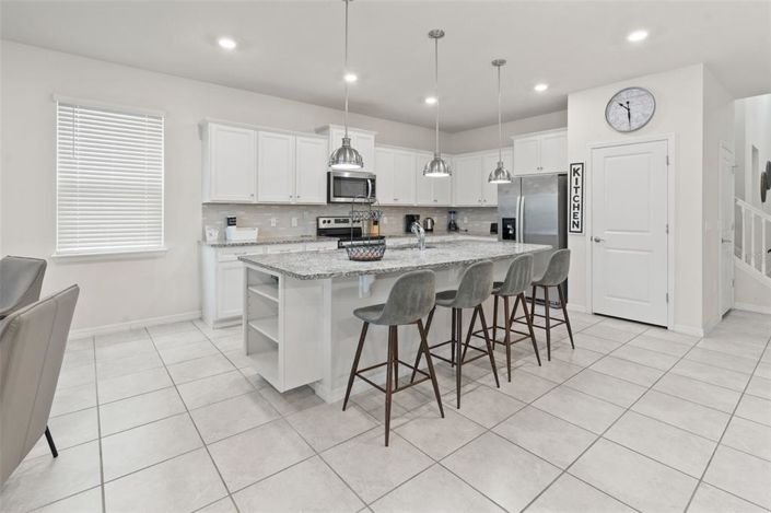 Image No.3-8 Bed Property for sale