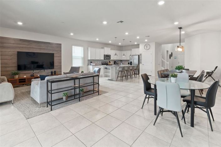 Image No.7-8 Bed Property for sale