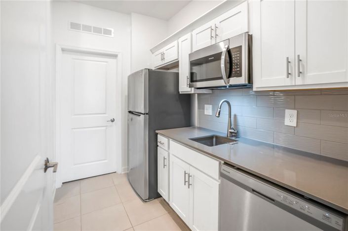 Image No.28-4 Bed Property for sale