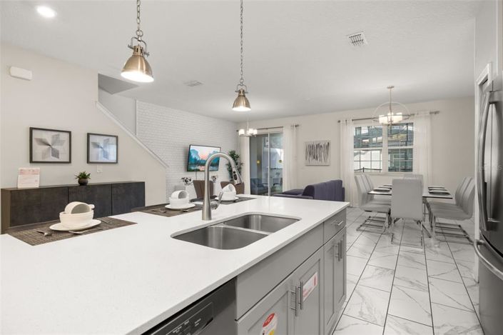 Image No.18-5 Bed Townhouse for sale