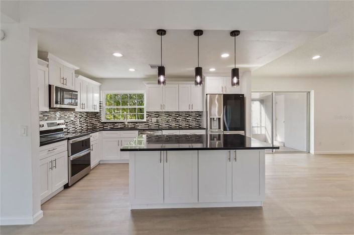 Image No.11-4 Bed Property for sale