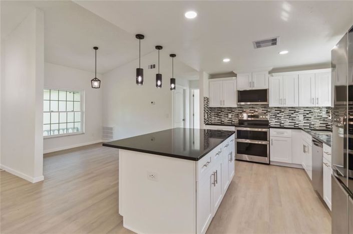 Image No.13-4 Bed Property for sale