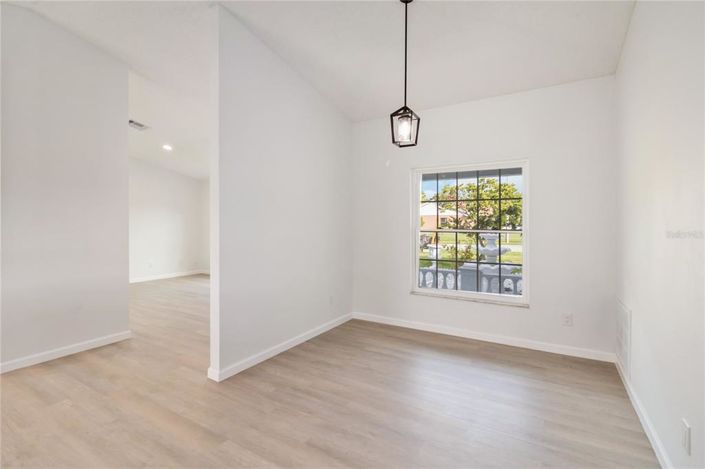 Image No.17-4 Bed Property for sale