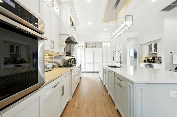 Image No.15-7 Bed Property for sale