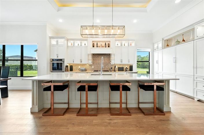 Image No.17-7 Bed Property for sale