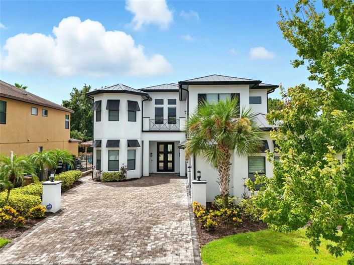 Image No.2-7 Bed Property for sale