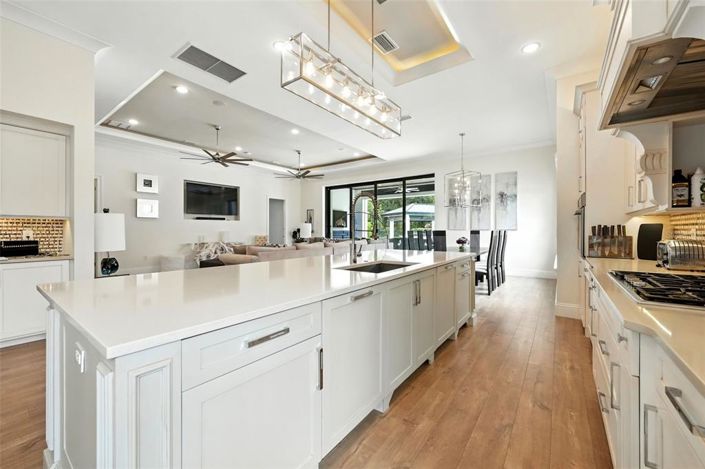 Image No.20-7 Bed Property for sale