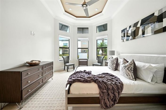 Image No.24-7 Bed Property for sale