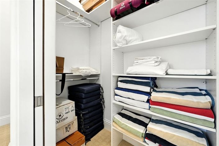 Image No.28-7 Bed Property for sale