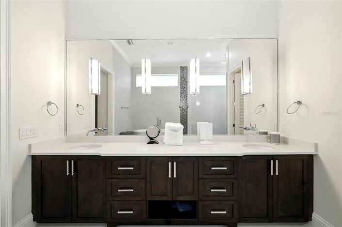 Image No.32-7 Bed Property for sale