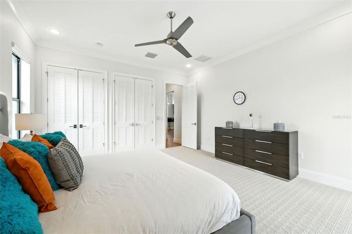 Image No.56-7 Bed Property for sale