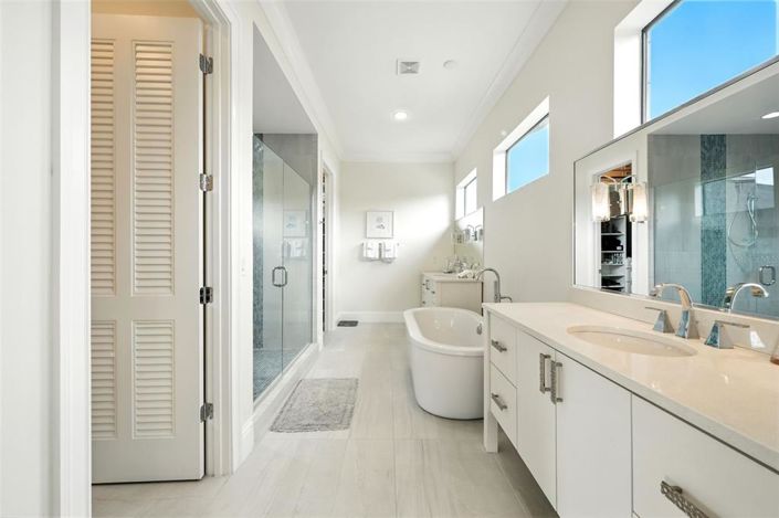 Image No.68-7 Bed Property for sale