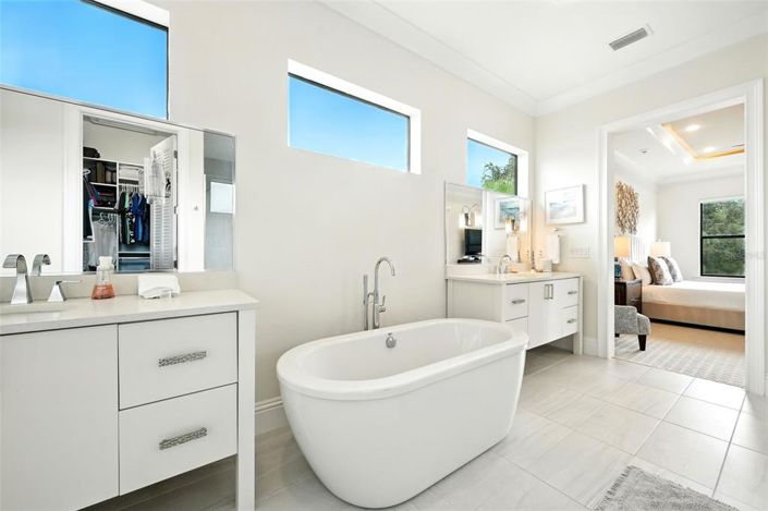 Image No.69-7 Bed Property for sale