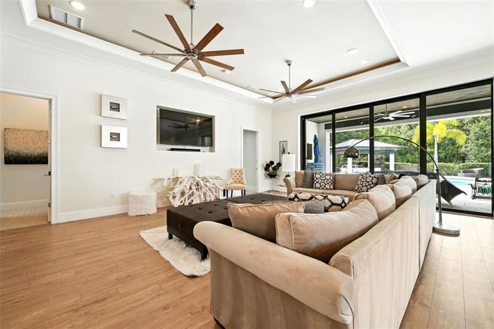 Image No.7-7 Bed Property for sale