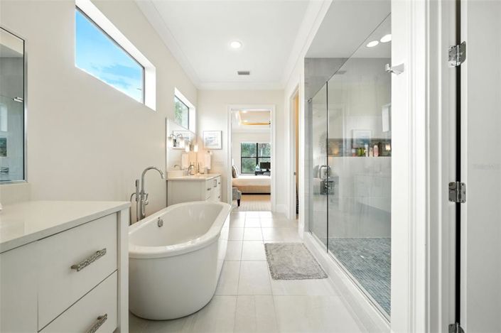 Image No.70-7 Bed Property for sale