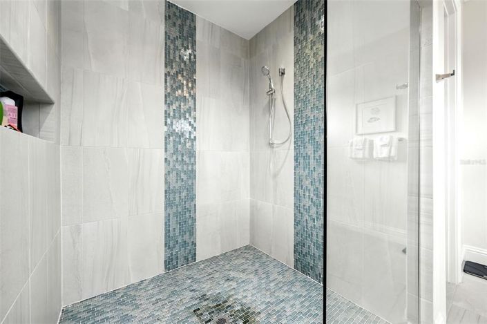 Image No.72-7 Bed Property for sale