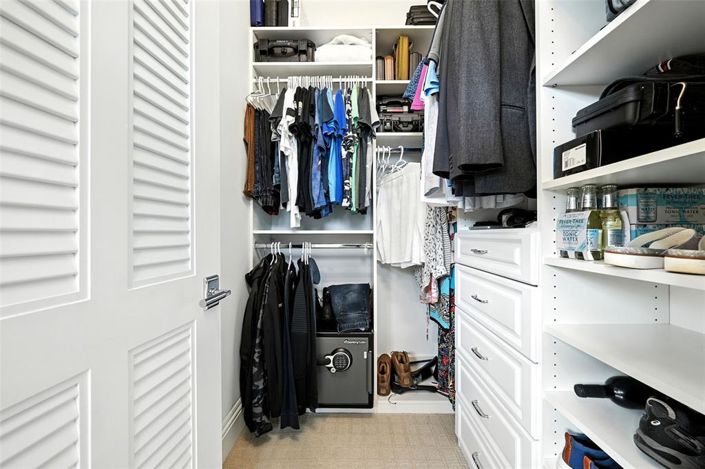 Image No.73-7 Bed Property for sale