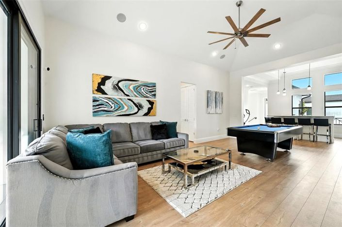 Image No.74-7 Bed Property for sale