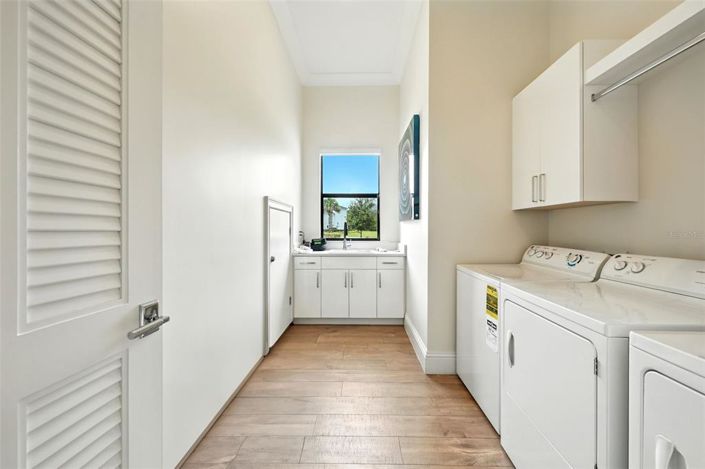 Image No.78-7 Bed Property for sale