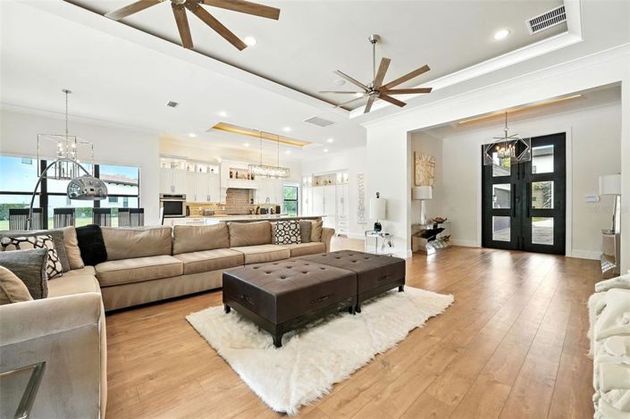 Image No.8-7 Bed Property for sale