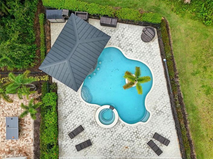 Image No.80-7 Bed Property for sale