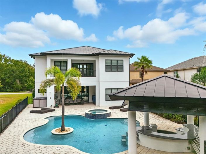 Image No.82-7 Bed Property for sale