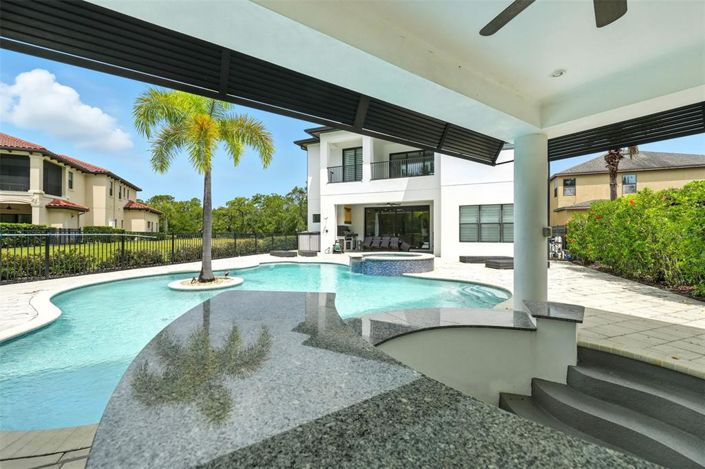 Image No.85-7 Bed Property for sale