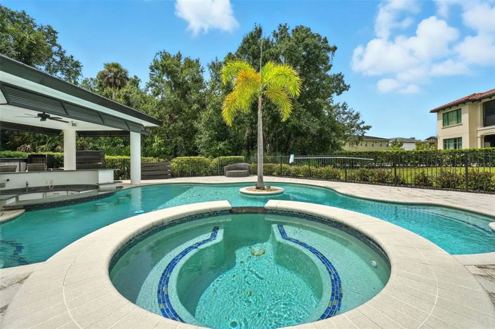 Image No.86-7 Bed Property for sale