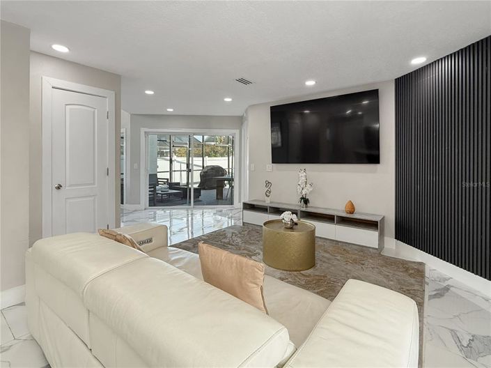 Image No.6-4 Bed Property for sale