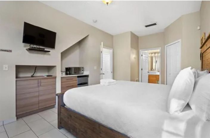 Image No.13-4 Bed Townhouse for sale