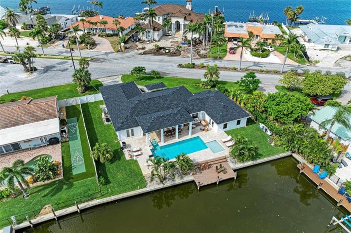 Image No.10-4 Bed Property for sale