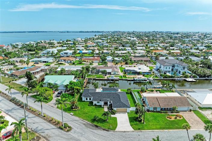 Image No.11-4 Bed Property for sale