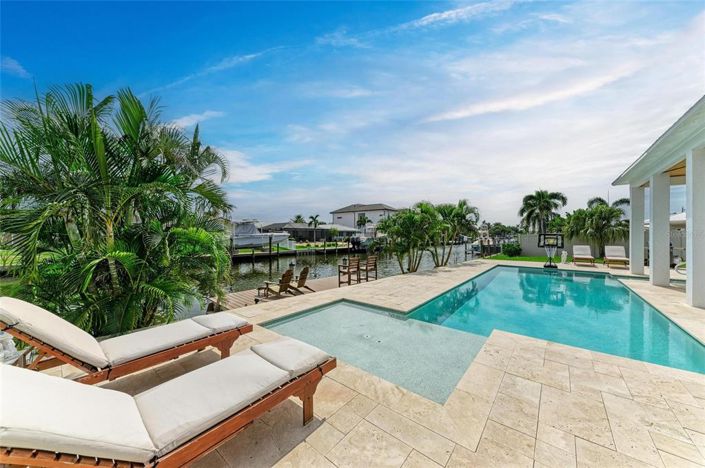 Image No.17-4 Bed Property for sale