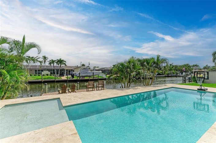 Image No.19-4 Bed Property for sale