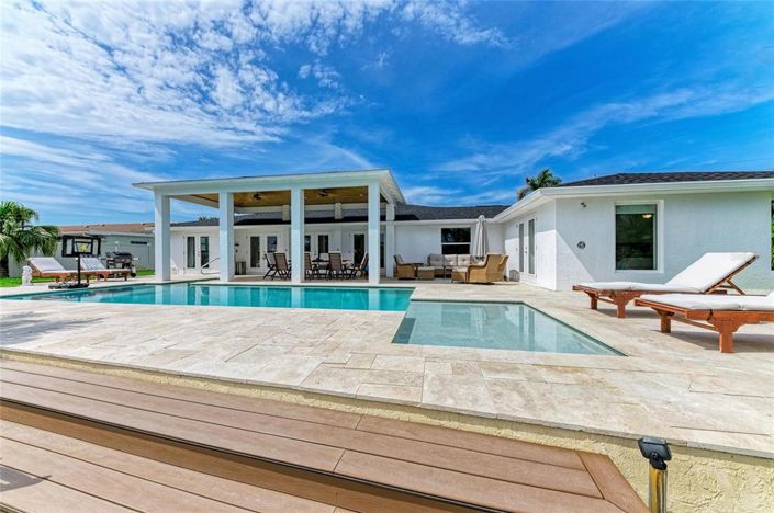 Image No.22-4 Bed Property for sale