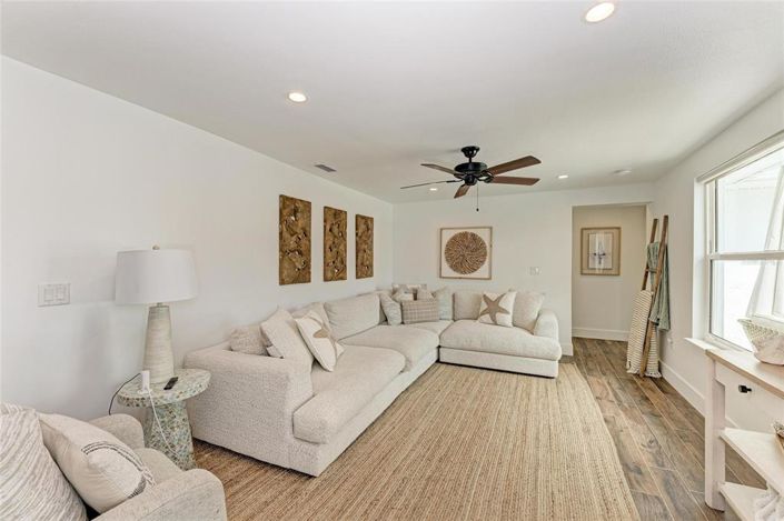 Image No.41-4 Bed Property for sale