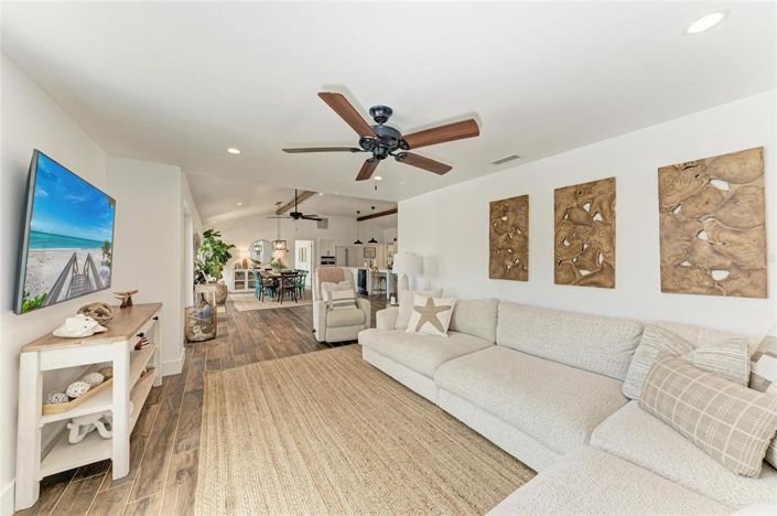 Image No.43-4 Bed Property for sale