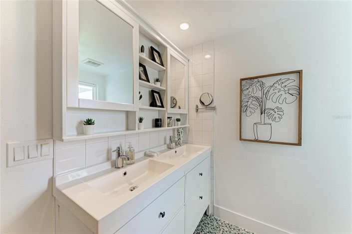 Image No.51-4 Bed Property for sale