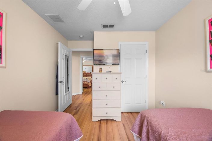 Image No.26-3 Bed Townhouse for sale