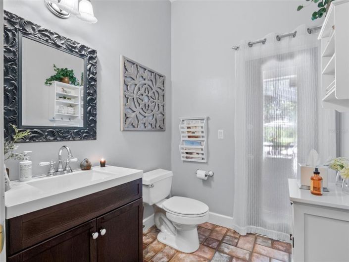 Image No.24-6 Bed Property for sale